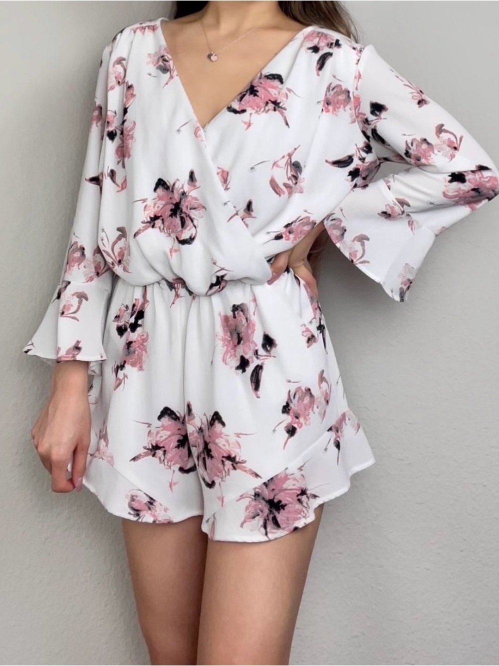 One Clothing Romper Size Medium Cream Floral Boho